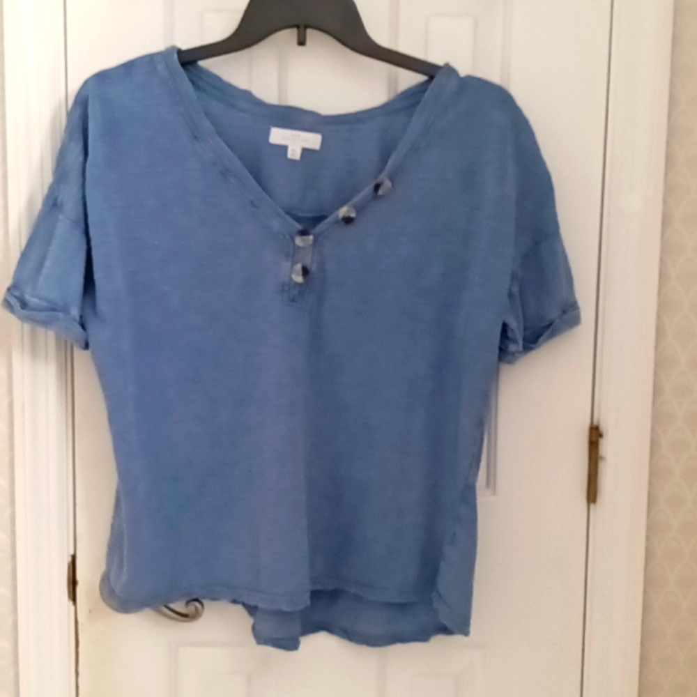 4 button short sleeve top. Size XL